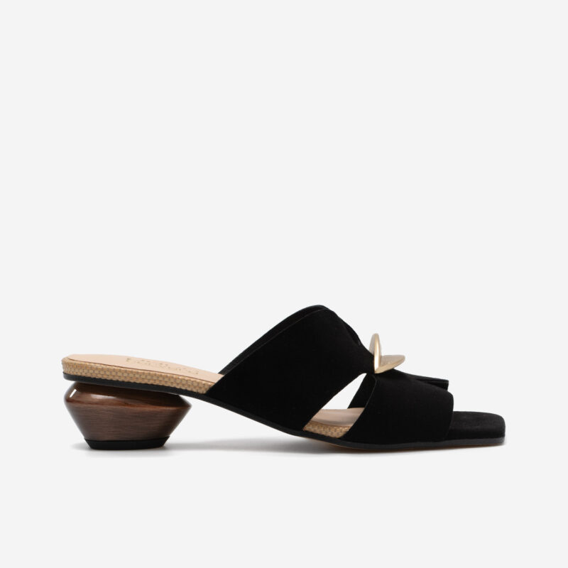 Sandalias Ante Negras broche dorado