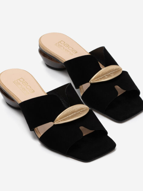 Sandalias Ante Negras broche dorado