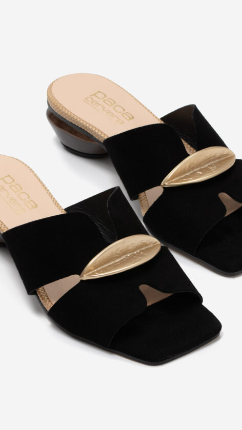 Sandalias Ante Negras broche dorado