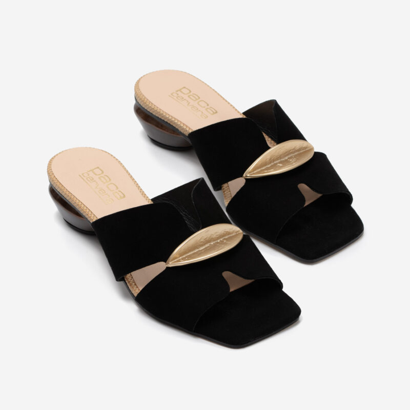 Sandalias Ante Negras broche dorado