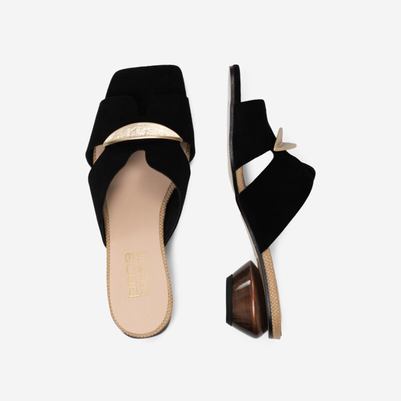 Sandalias Ante Negras broche dorado
